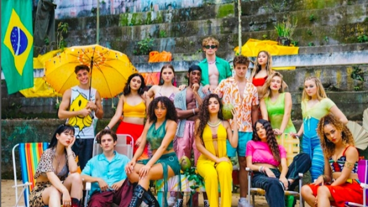 Now United lança o clipe de “Clockwork” com despedida para a brasileira Any Gabrielly