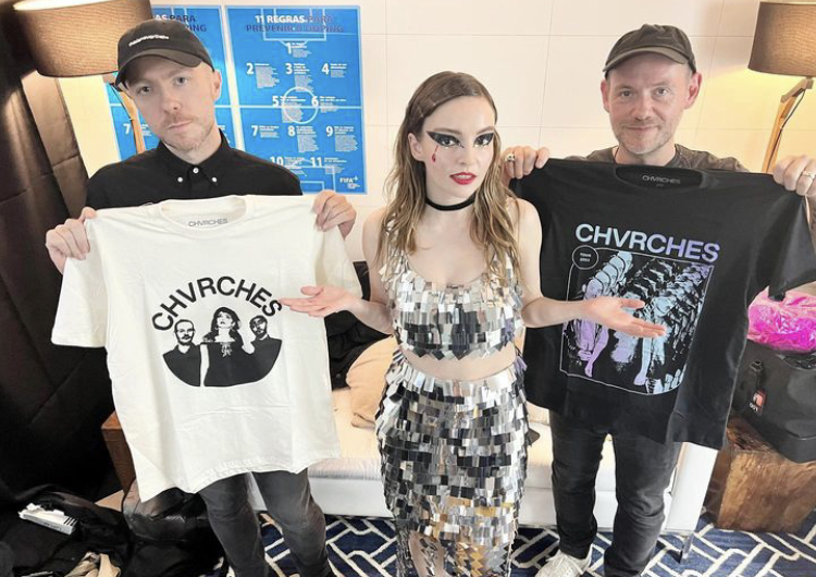 CHVRCHES faz show eletrizante na sua estreia headliner em solo brasileiro