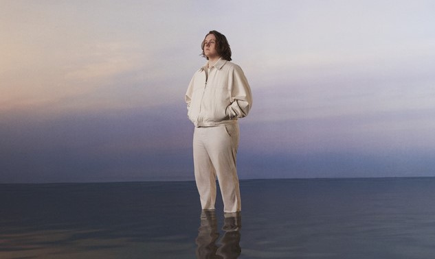 Lewis Capaldi lança nova música “How I’m Feeling Now”