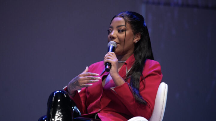 Durante Rio2C, Ludmilla comenta as dificuldades de ser mulher preta na indústria, relacionamento e o futuro do novo álbum “Vilã”