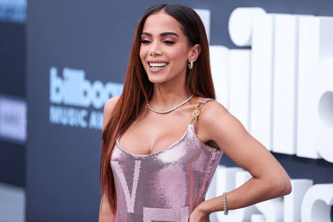 Anitta anuncia suas duas últimas musicas pela Warner Music