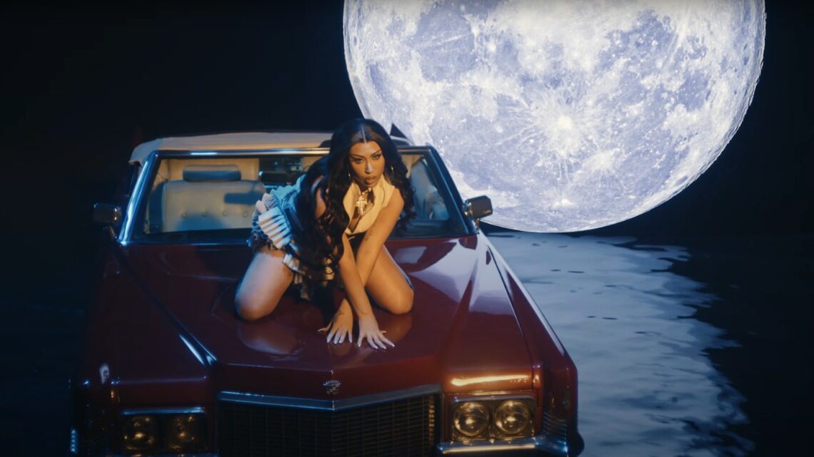 Kali Uchis lança clipe de “Moonlight”