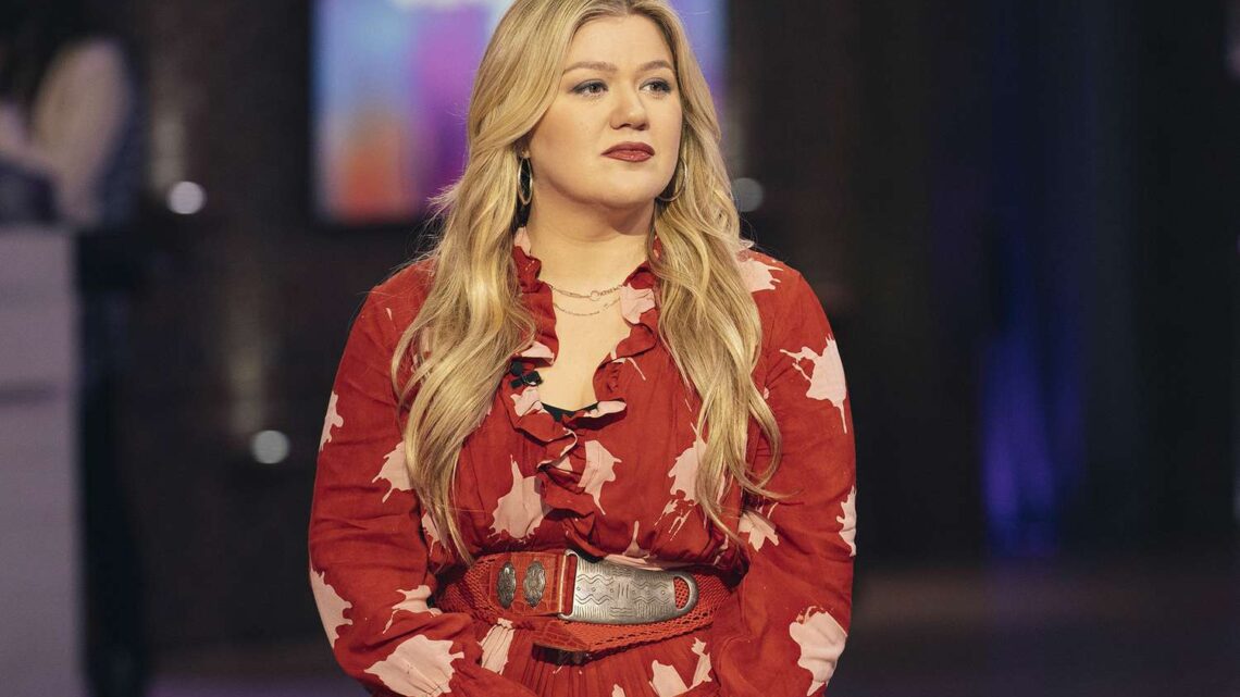 Kelly Clarkson anuncia deluxe do álbum “chemistry”