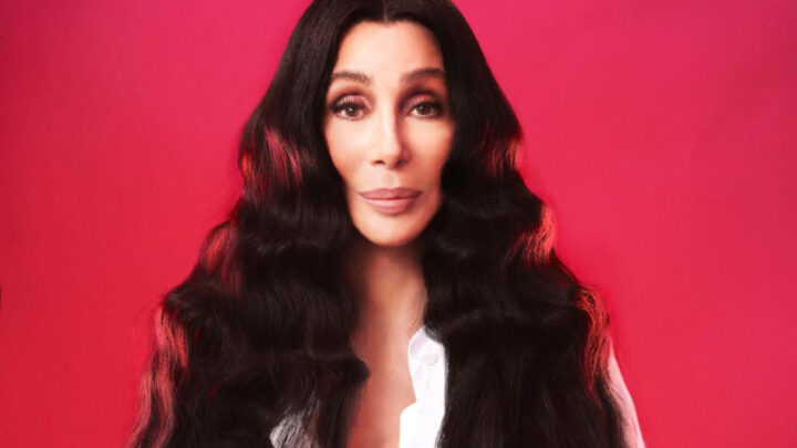 Cher lança seu álbum natalino “Christmas” com participações de Stevie Wonder, Michael Bublé e mais