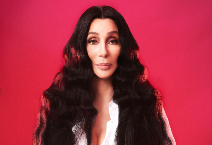 Cher lança seu álbum natalino “Christmas” com participações de Stevie Wonder, Michael Bublé e mais