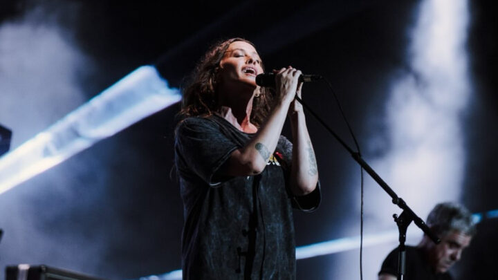 Com apresentação única em São Paulo, Alanis Morissette emociona público em estádio lotado!