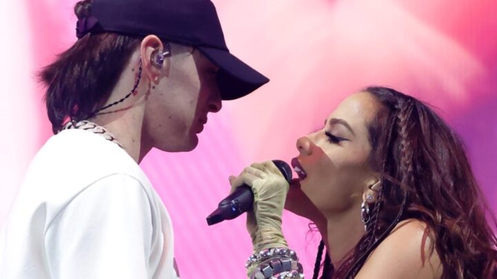 Peso Pluma libera performance ao vivo de “Bellakeo” ao lado de Anitta no Coachella