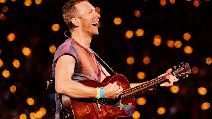 Coldplay lança lyric video de “feelslikeimfallinginlove”