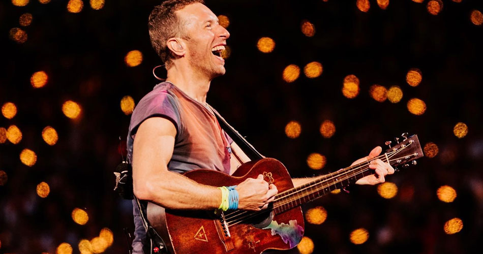 Coldplay lança lyric video de “feelslikeimfallinginlove”