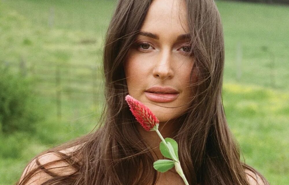 Kacey Musgraves lança “Deeper Well: Deeper Into The Well” versão expandida de seu 5° álbum