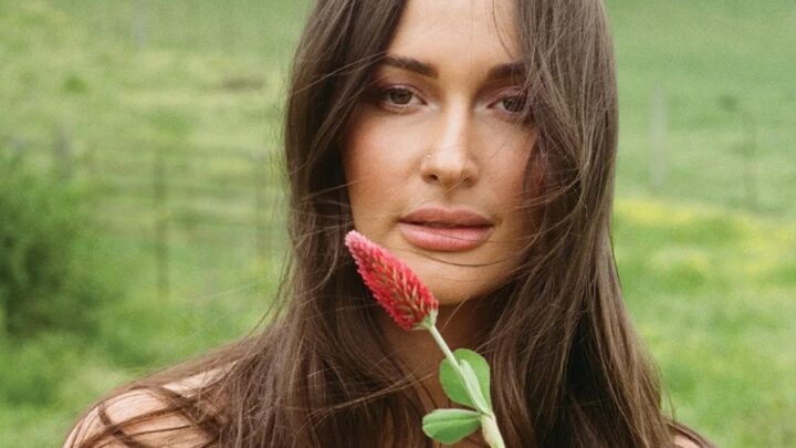 Kacey Musgraves lança “Deeper Well: Deeper Into The Well” versão expandida de seu 5° álbum